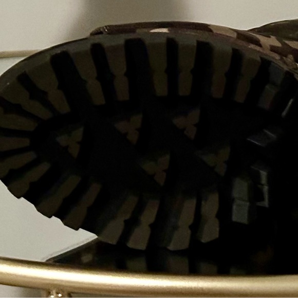 Chic short boot - Picture 3 of 3